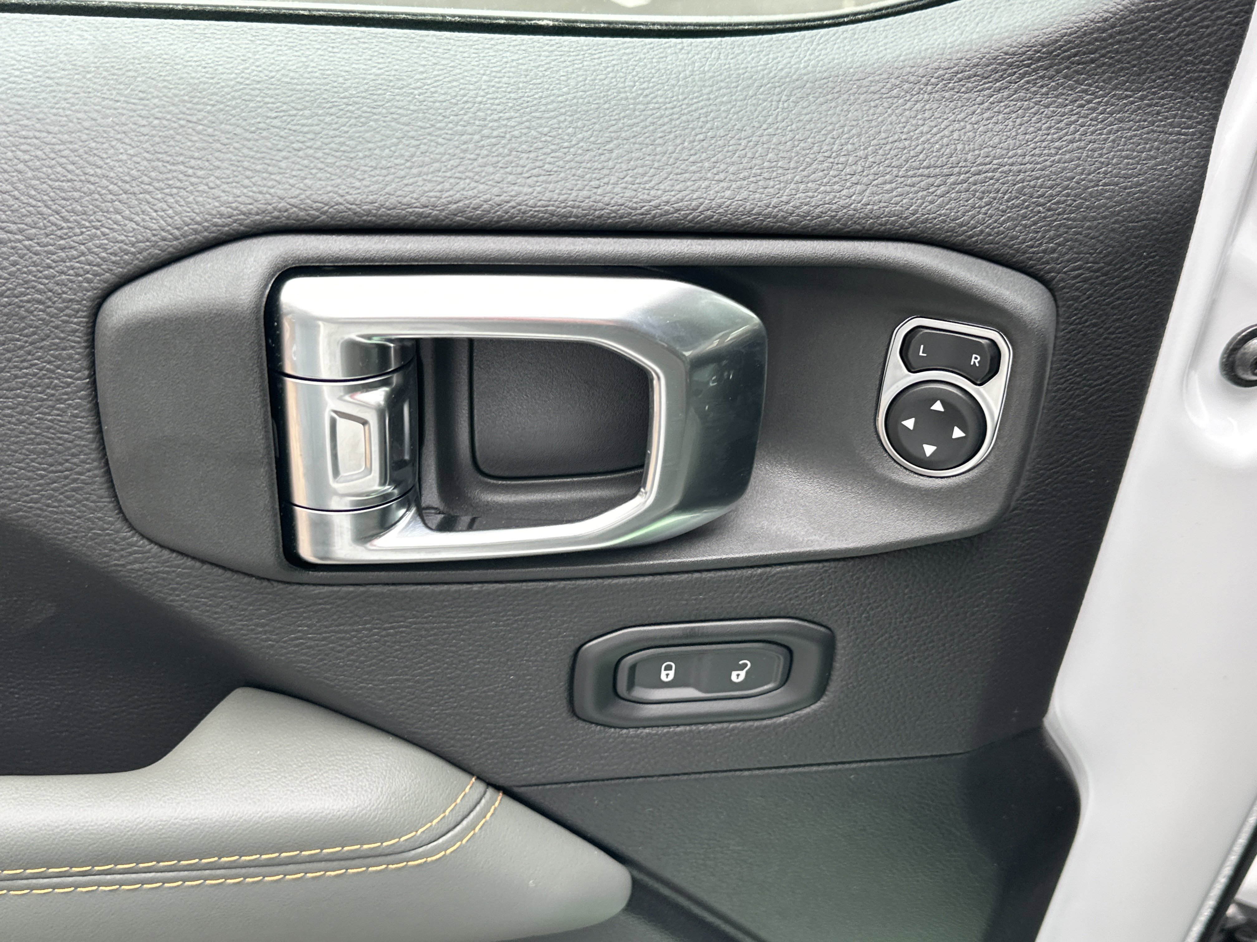 New 2026 Jeep Gladiator Mojave image 30