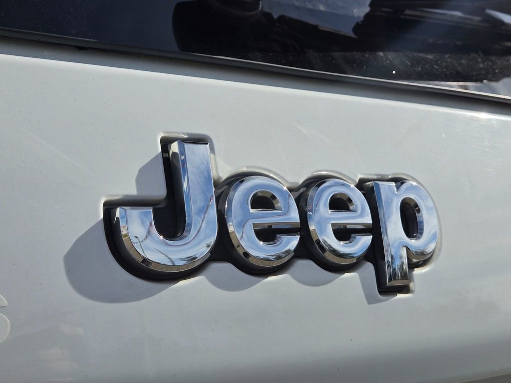 Used 2019 Jeep Cherokee Latitude Plus FWD image 7