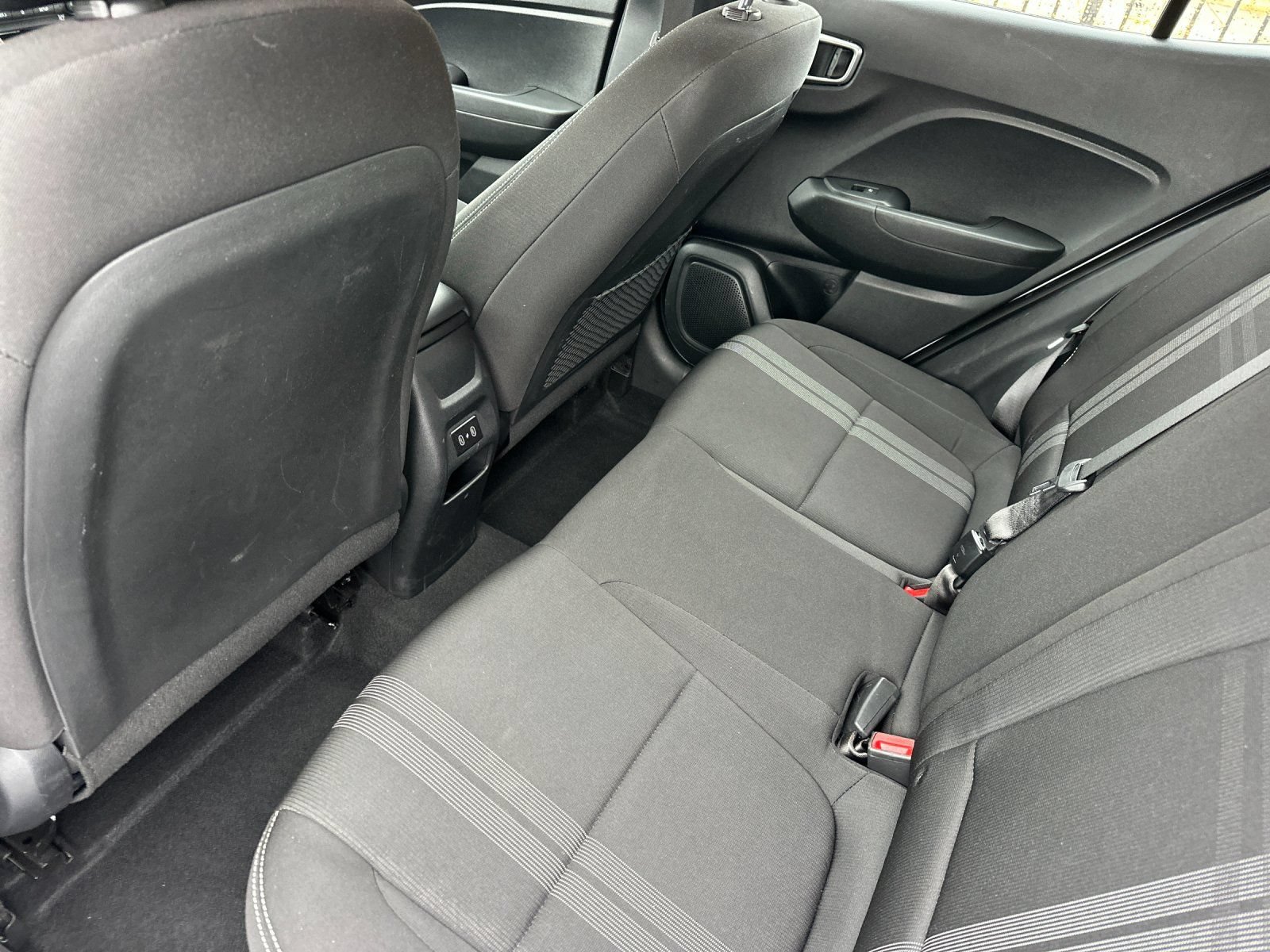 Used 2025 Hyundai Venue SEL FWD image 12