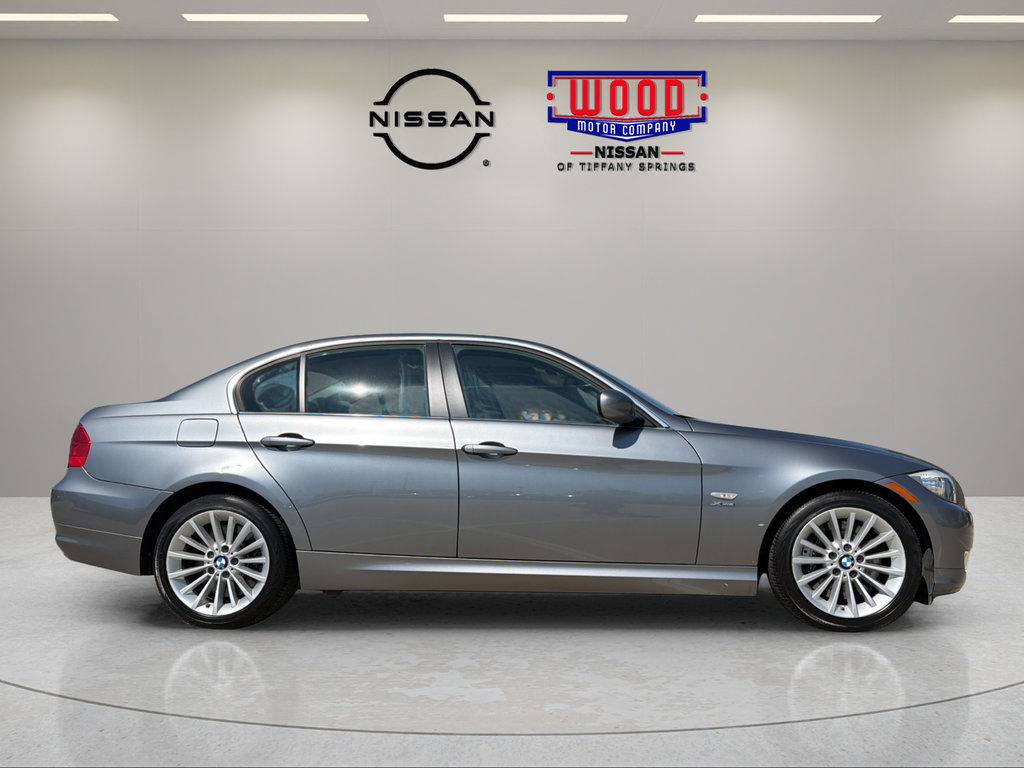 Used 2010 BMW 335i xDrive Sedan AWD/4WD image 2
