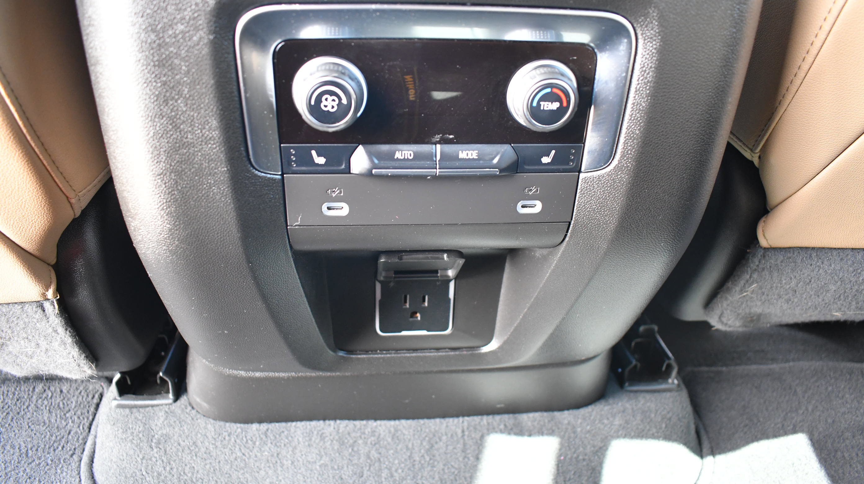 Used 2024 Chevrolet Tahoe Premier w/ Premium Package AWD/4WD image 28