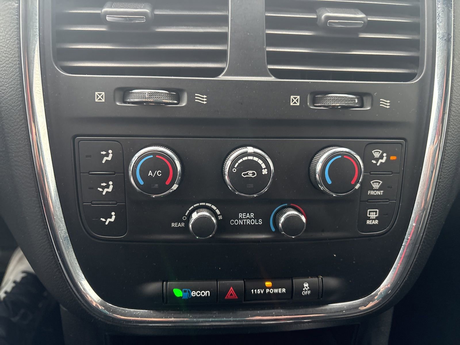 Used 2016 Dodge Grand Caravan SXT image 23