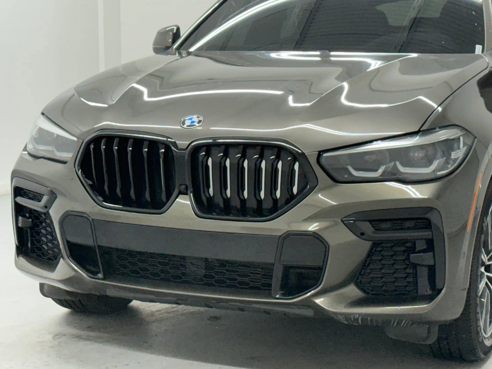 Used 2023 BMW X6 xDrive40i w/ M Sport Package image 43