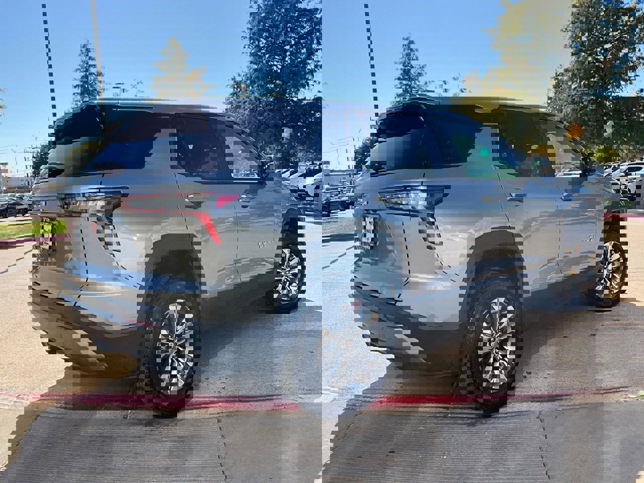 Used 2025 Chevrolet Equinox LT image 6