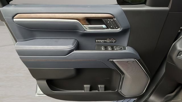 Used 2025 Chevrolet Silverado 1500 High Country image 14