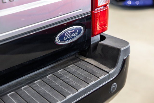 Used 2022 Ford F250 Platinum w/ FX4 Off-Road Package AWD/4WD image 19