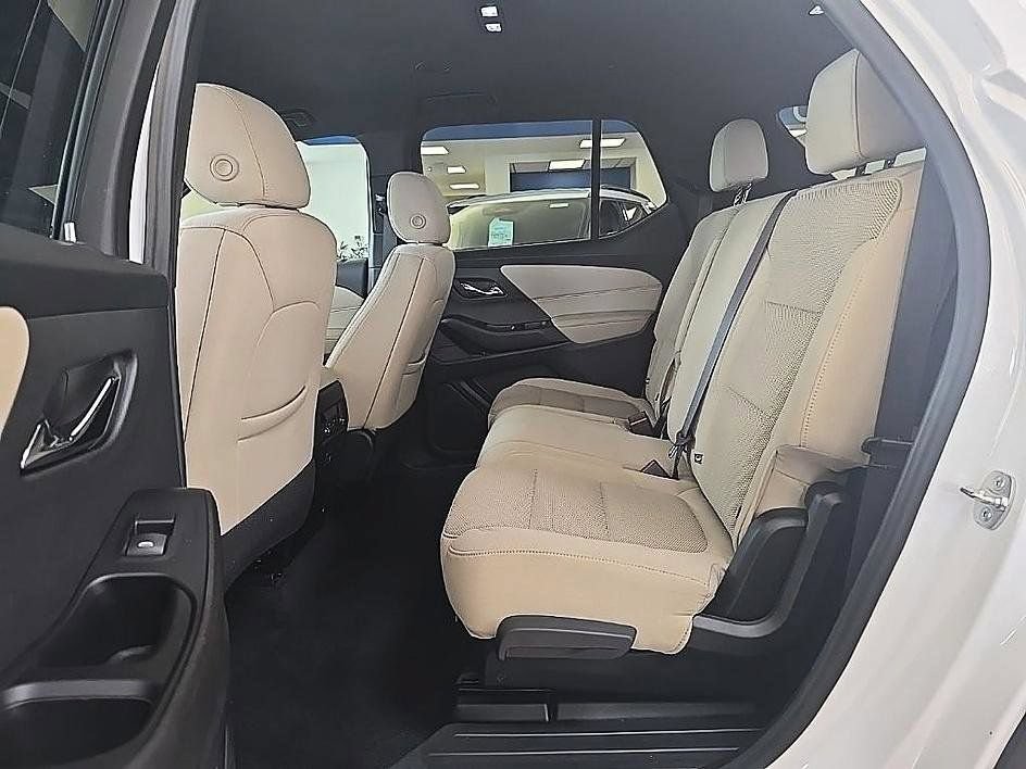 Used 2023 Chevrolet Traverse LS AWD/4WD image 30