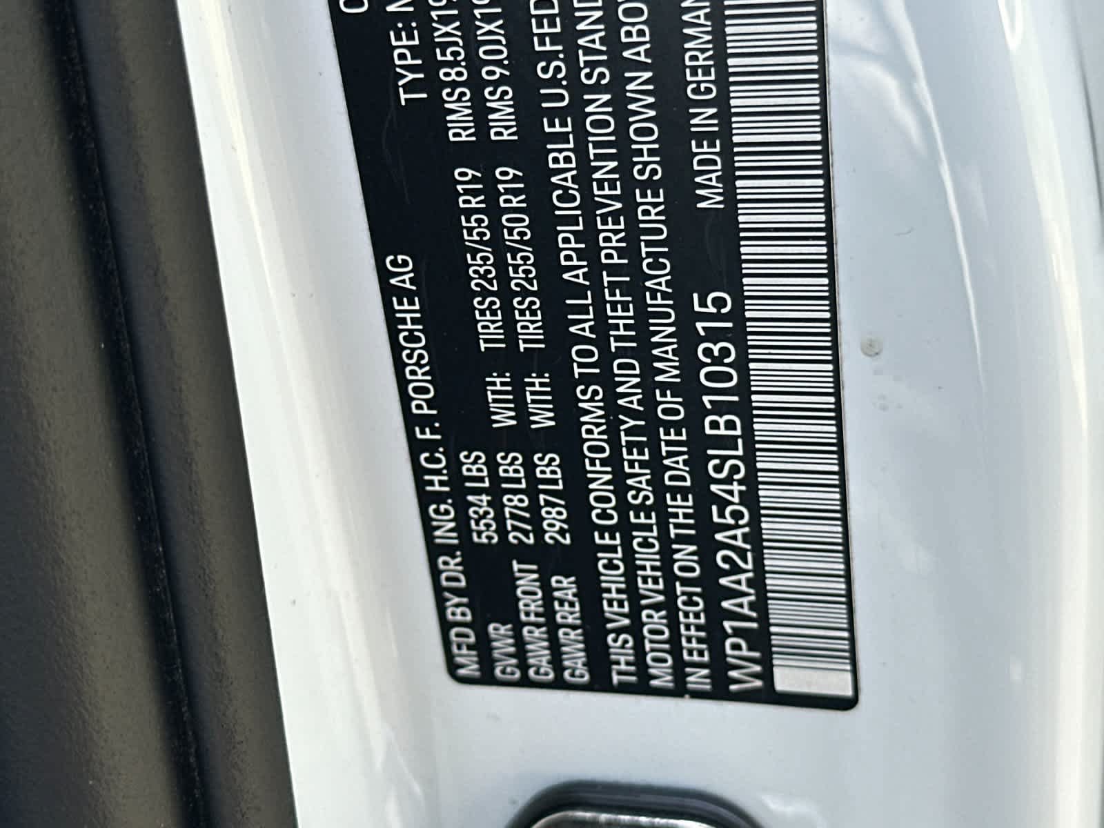 Certified 2025 Porsche Macan AWD/4WD image 34
