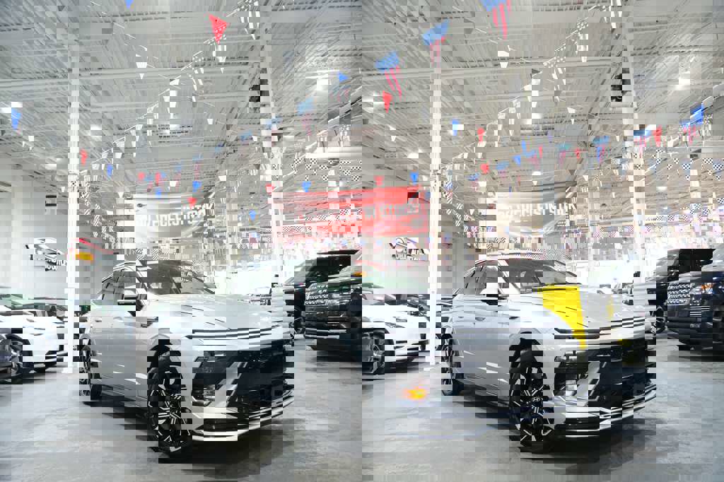 Used 2025 Hyundai Sonata SEL image 2