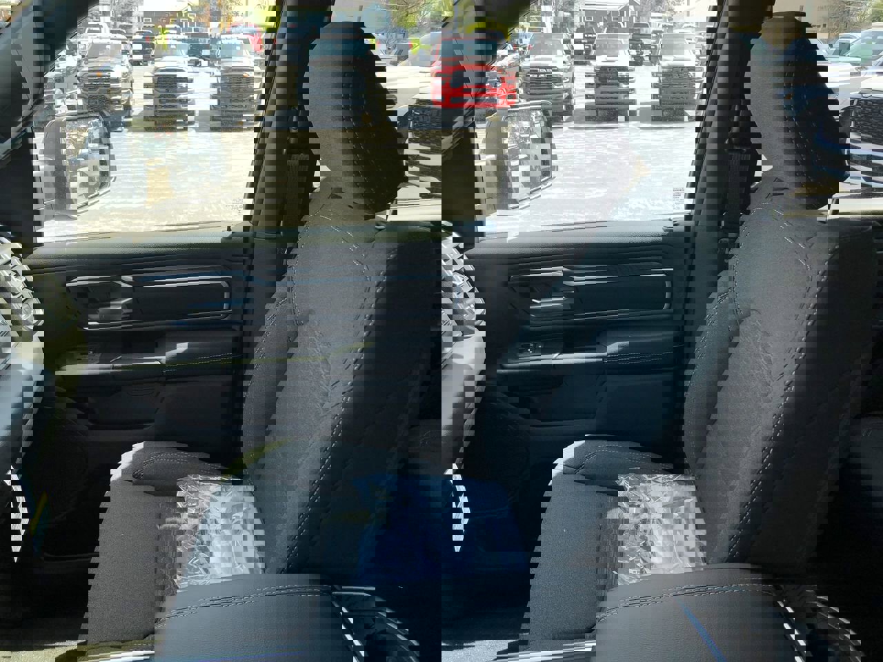 New 2026 RAM 1500 4x4 Crew Cab image 30
