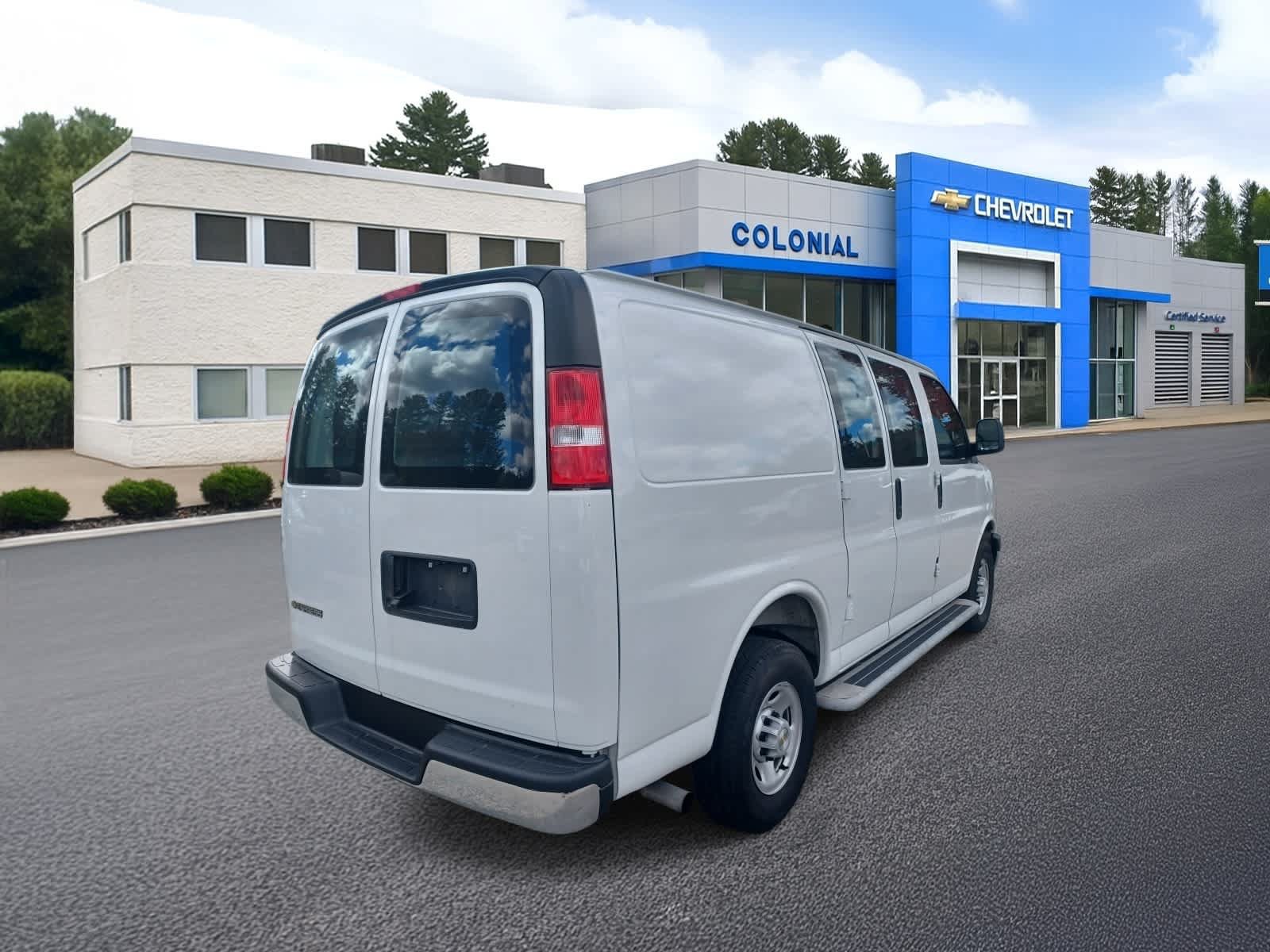 Used 2025 Chevrolet Express 2500 w/ Driver Convenience Package RWD image 4