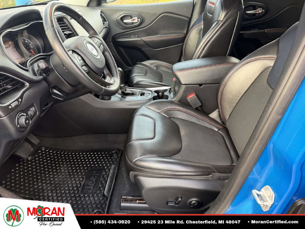 Used 2019 Jeep Cherokee Trailhawk w/ Cold Weather Group AWD/4WD image 16