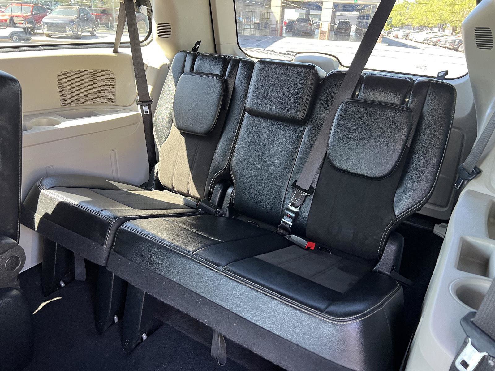 Used 2019 Dodge Grand Caravan SXT FWD image 25