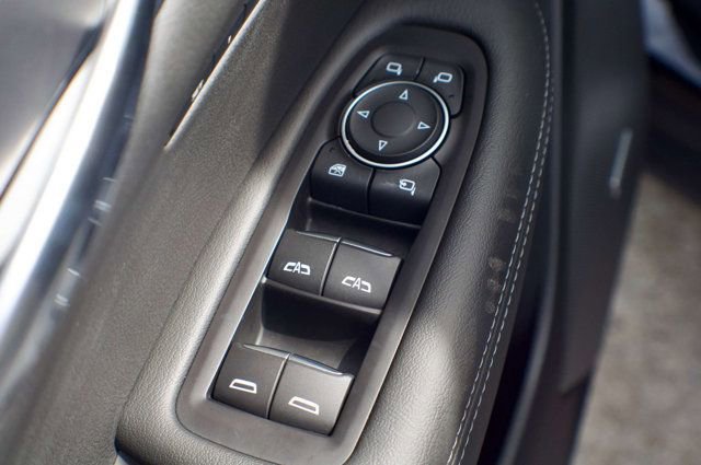 Used 2025 Cadillac XT6 Luxury image 38