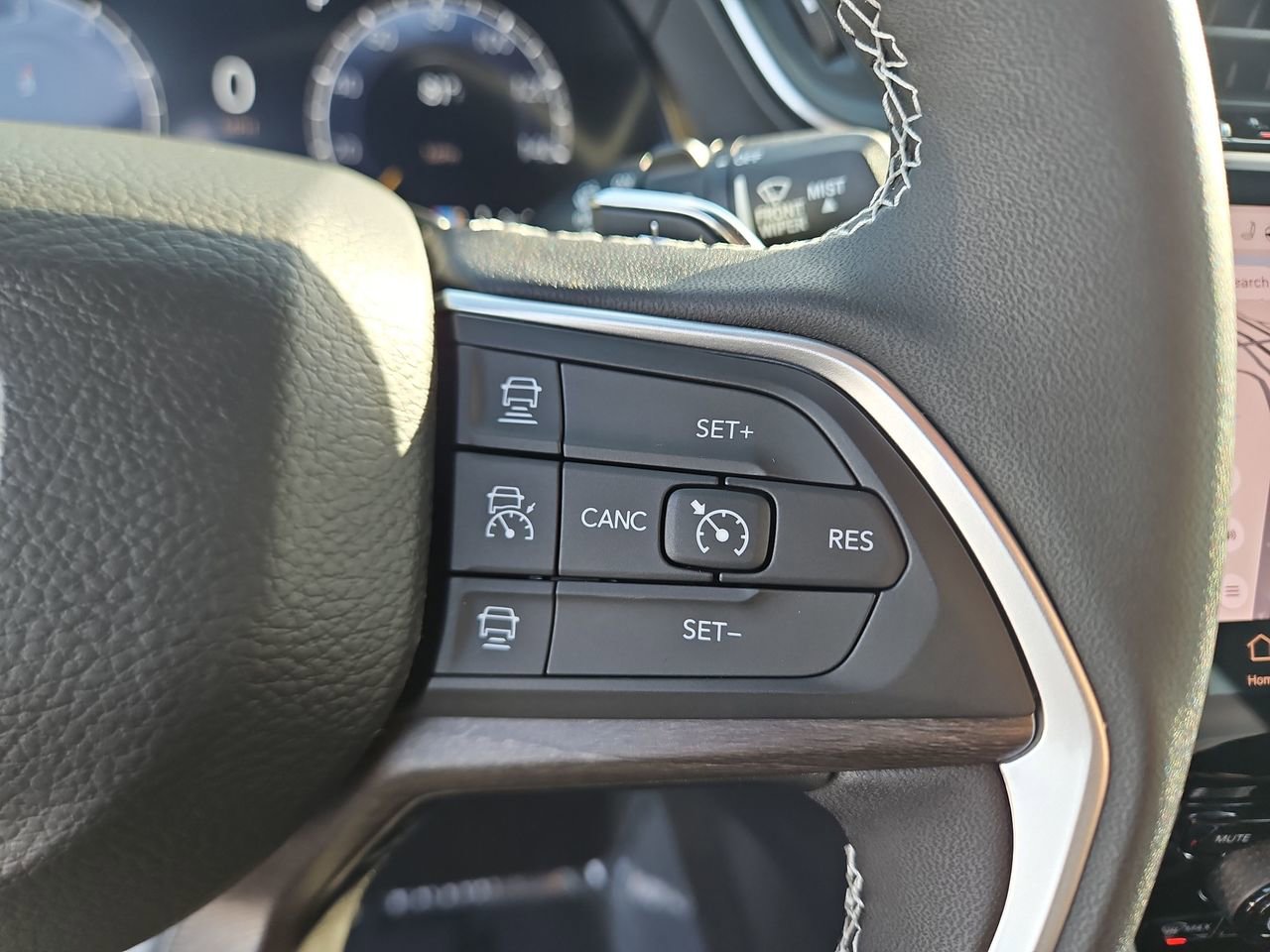 New 2025 Jeep Grand Cherokee Limited w/ Luxury Tech Group II image 30