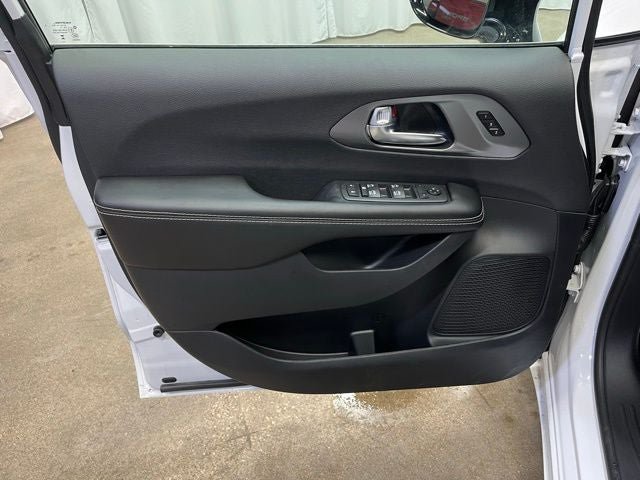 New 2026 Chrysler Pacifica Select FWD image 14