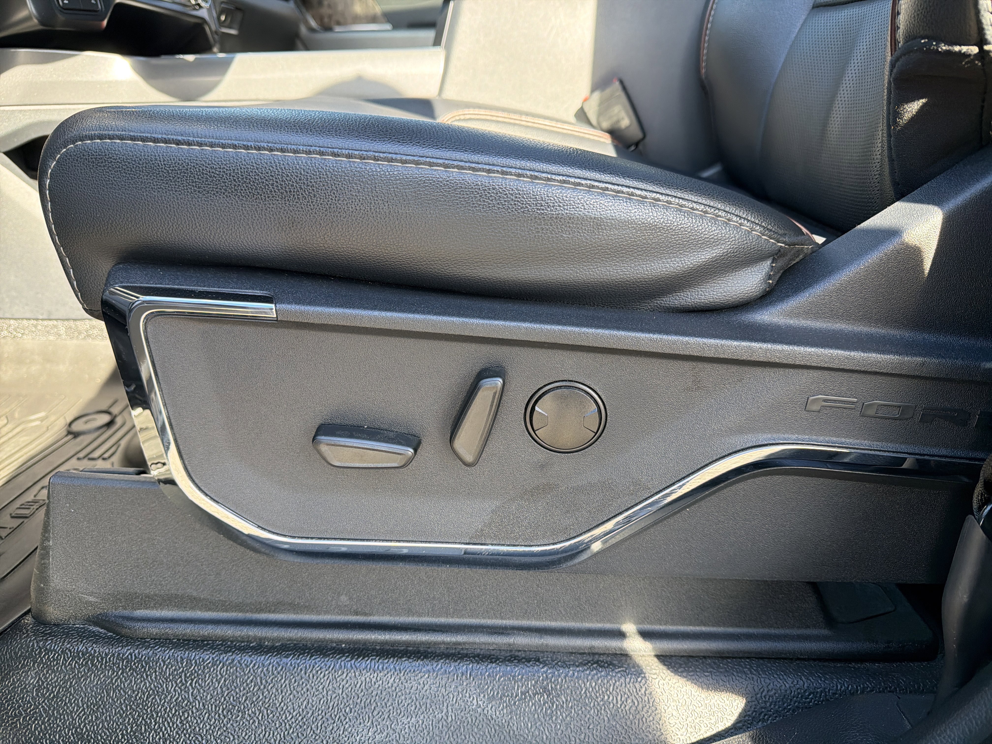 Certified 2024 Ford F250 Lariat image 27