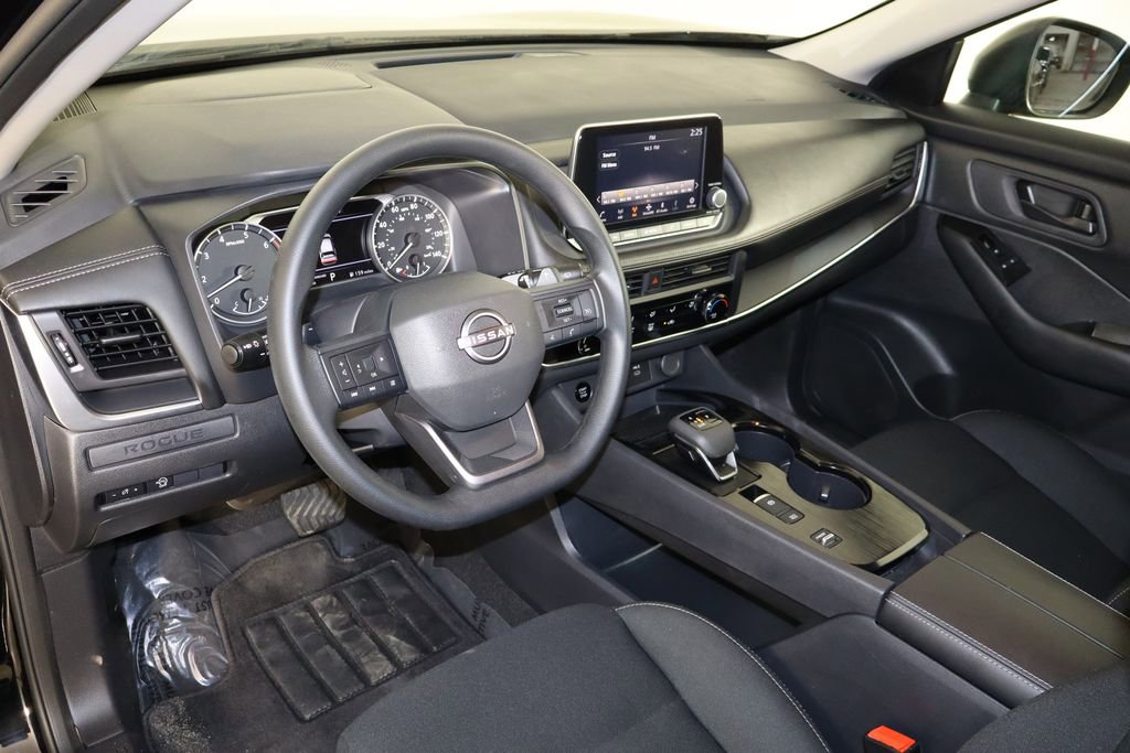 Used 2025 Nissan Rogue S image 24