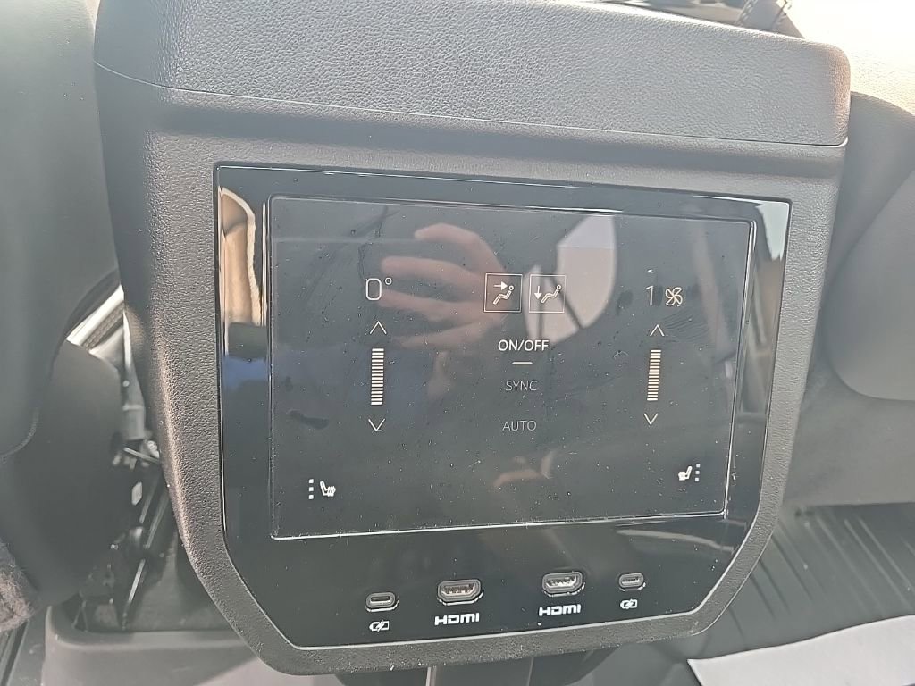 Used 2025 GMC Yukon XL Denali Ultimate image 18