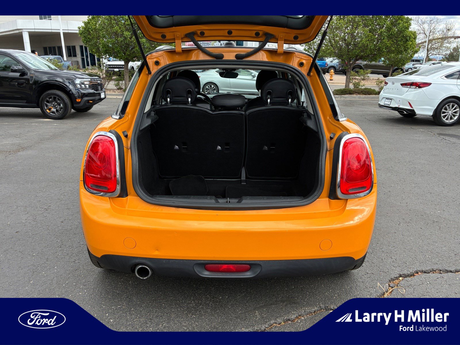 Used 2016 MINI Cooper 4-Door Hardtop image 32