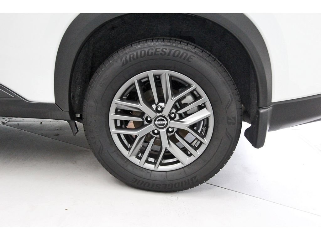 Used 2025 Nissan Rogue S FWD image 27