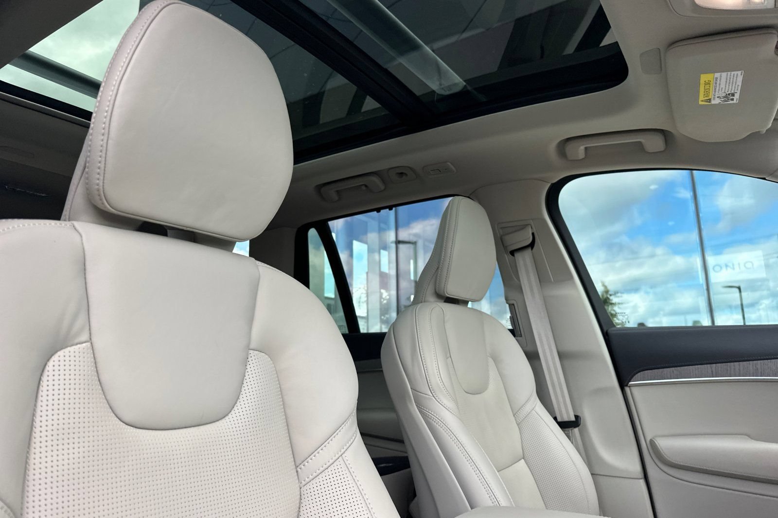 Used 2025 Volvo XC90 T8 Ultra w/ Protection Package Premier AWD/4WD image 18