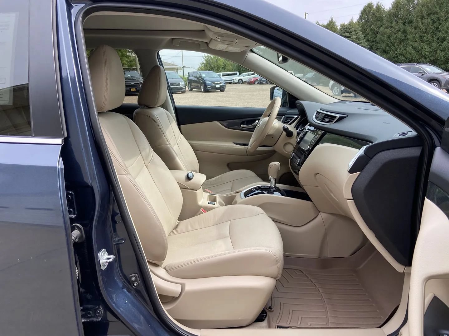 Used 2015 Nissan Rogue SL w/ SL Premium Package AWD/4WD image 13