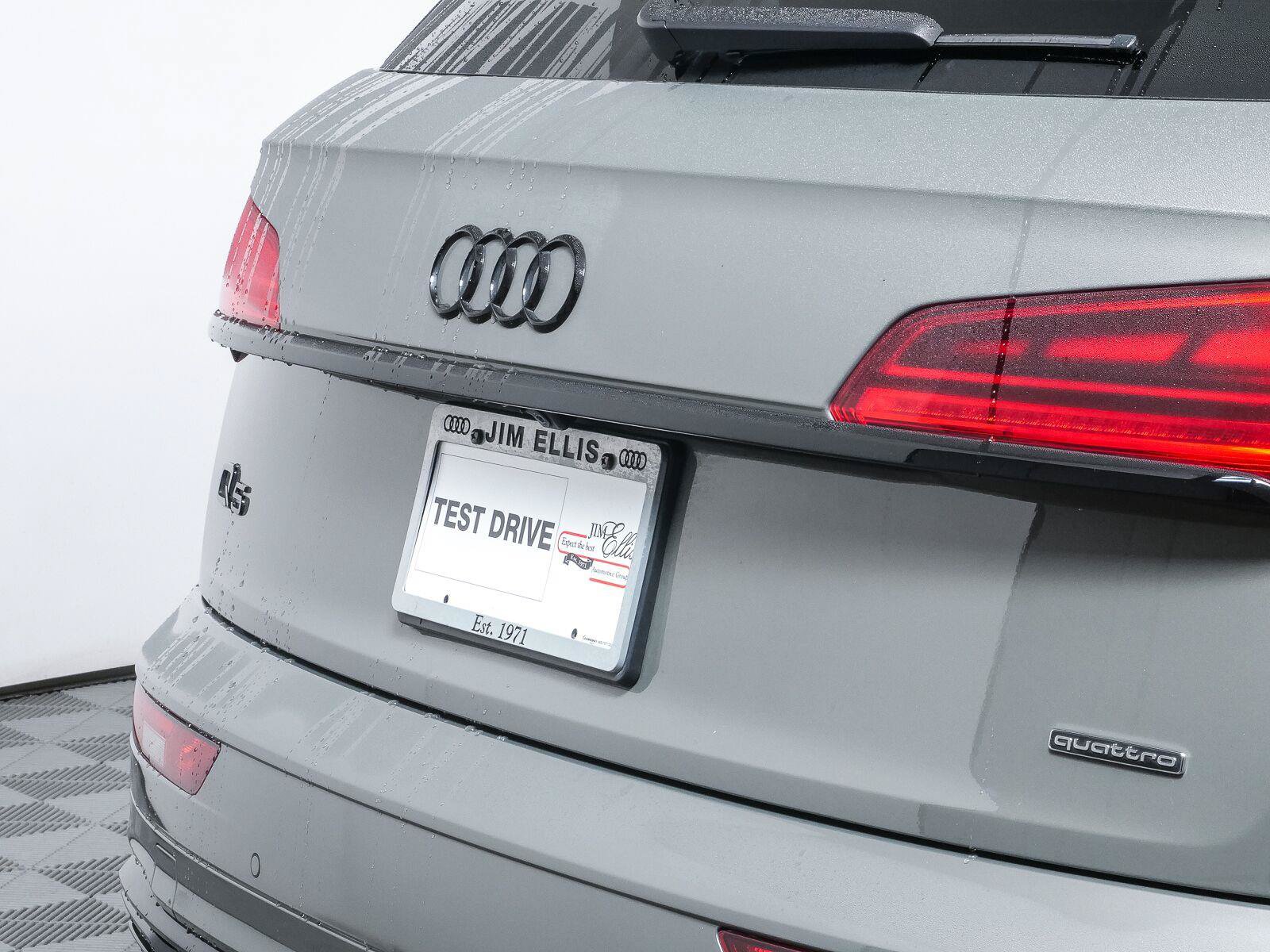 Used 2024 Audi Q5 e Premium Plus w/ Premium Plus Package AWD/4WD image 36