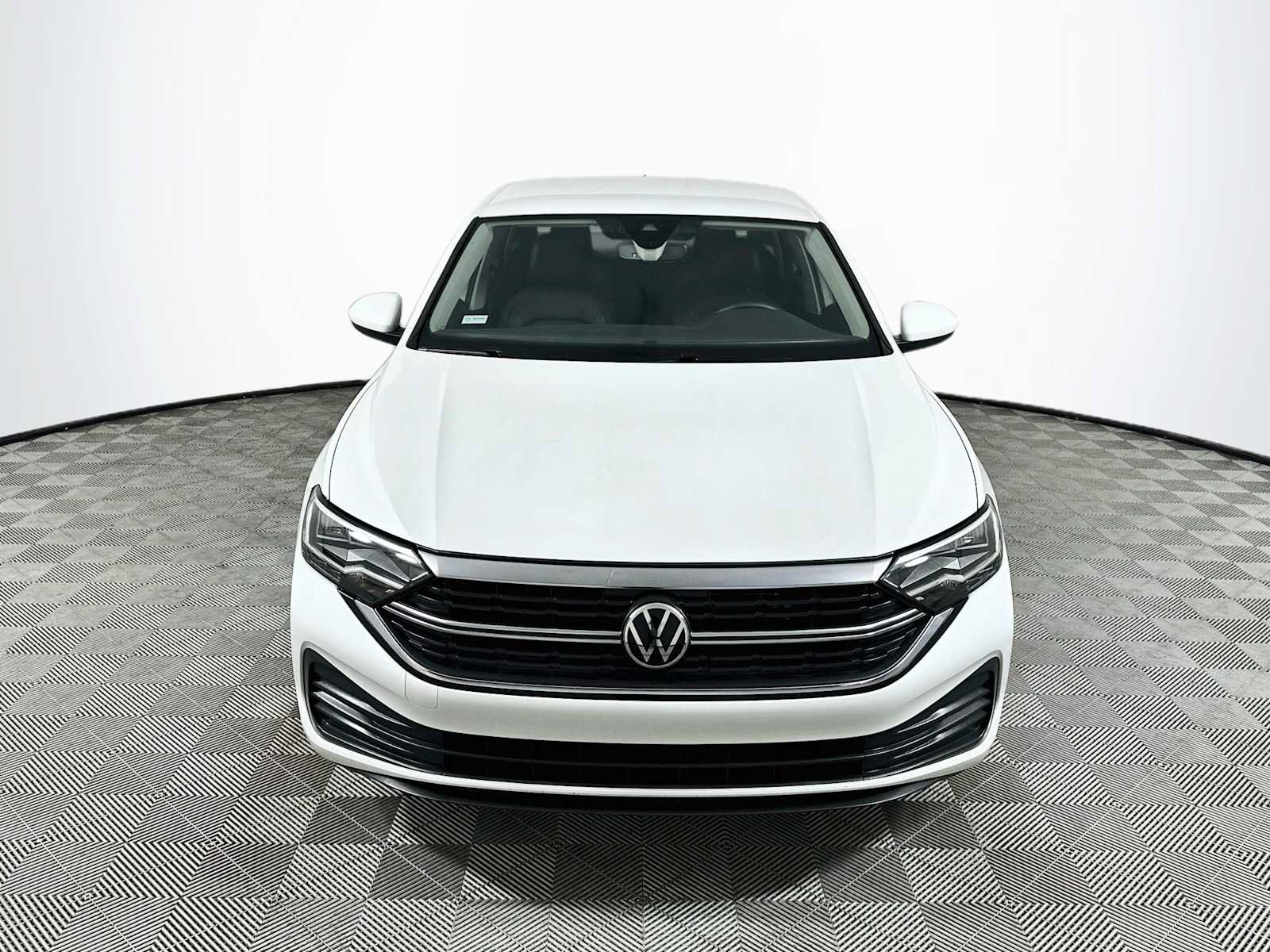 Used 2023 Volkswagen Jetta SE FWD image 2