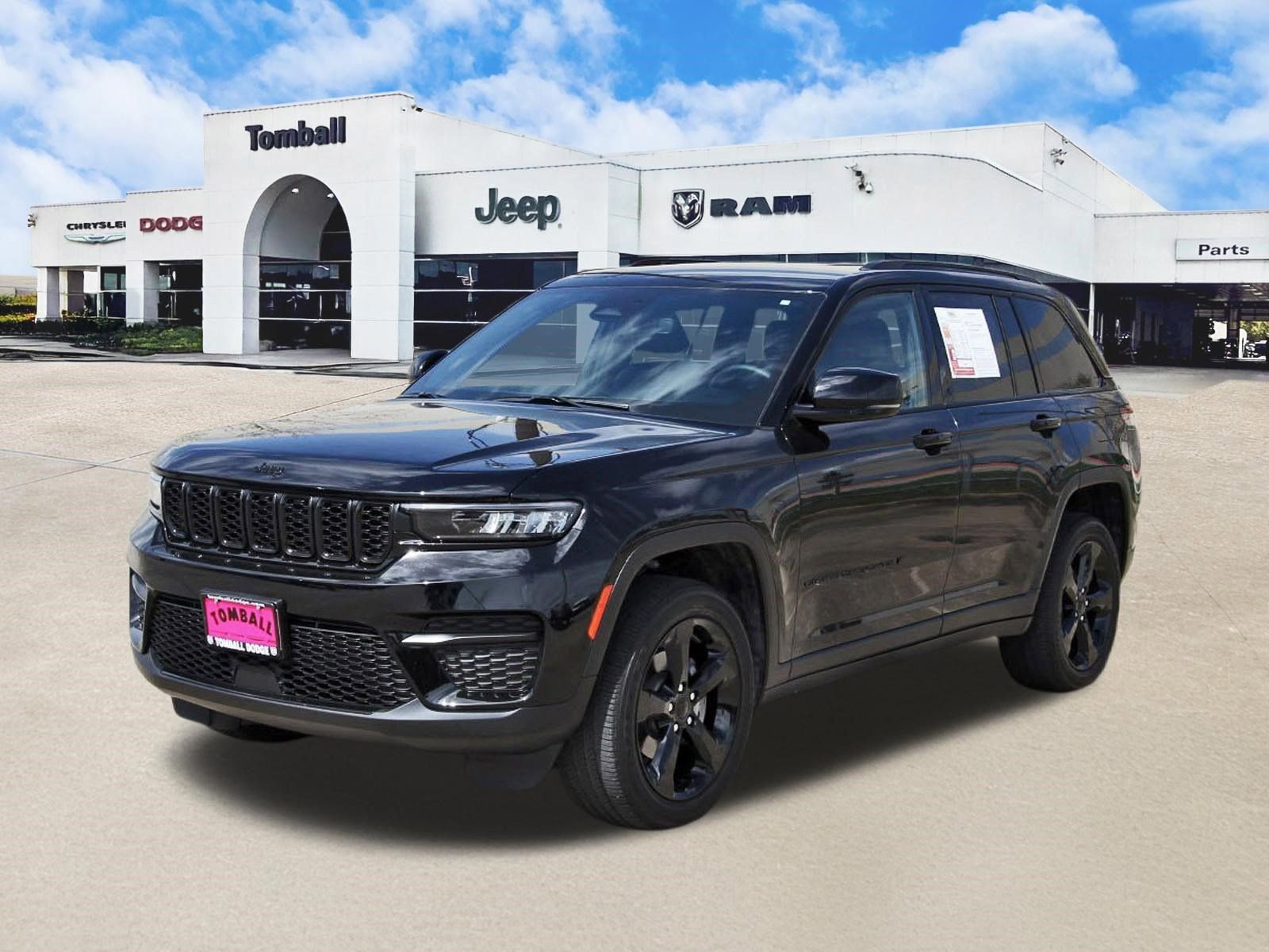 Used 2023 Jeep Grand Cherokee Altitude image 3