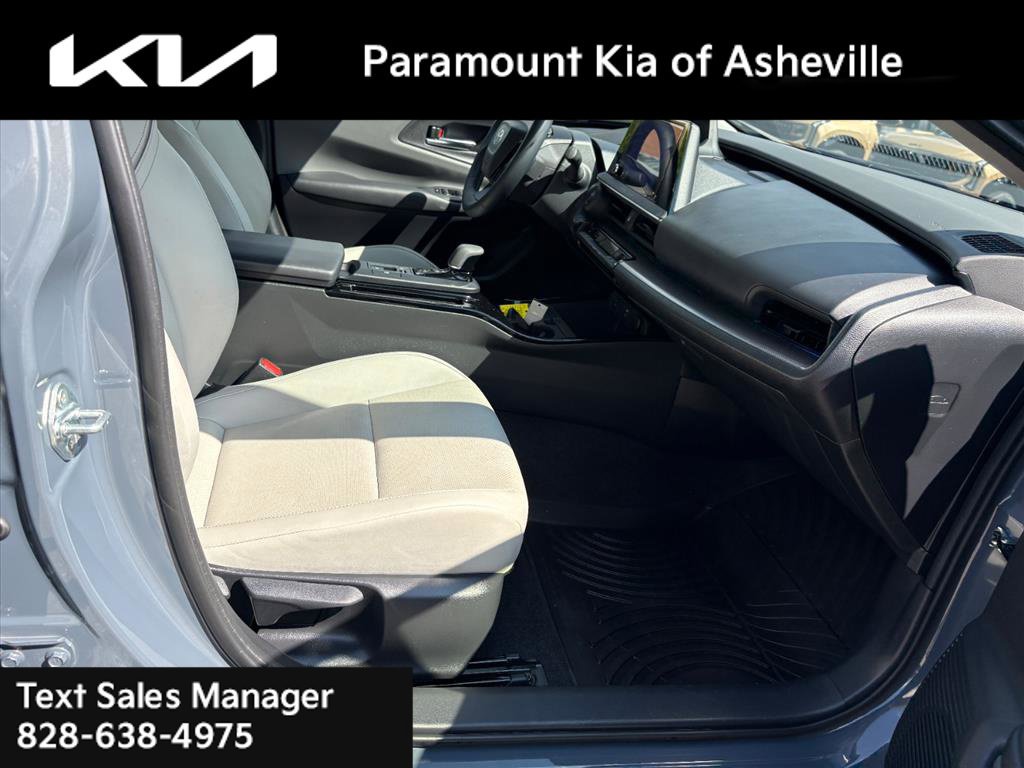 Used 2026 Toyota Prius XLE FWD image 19