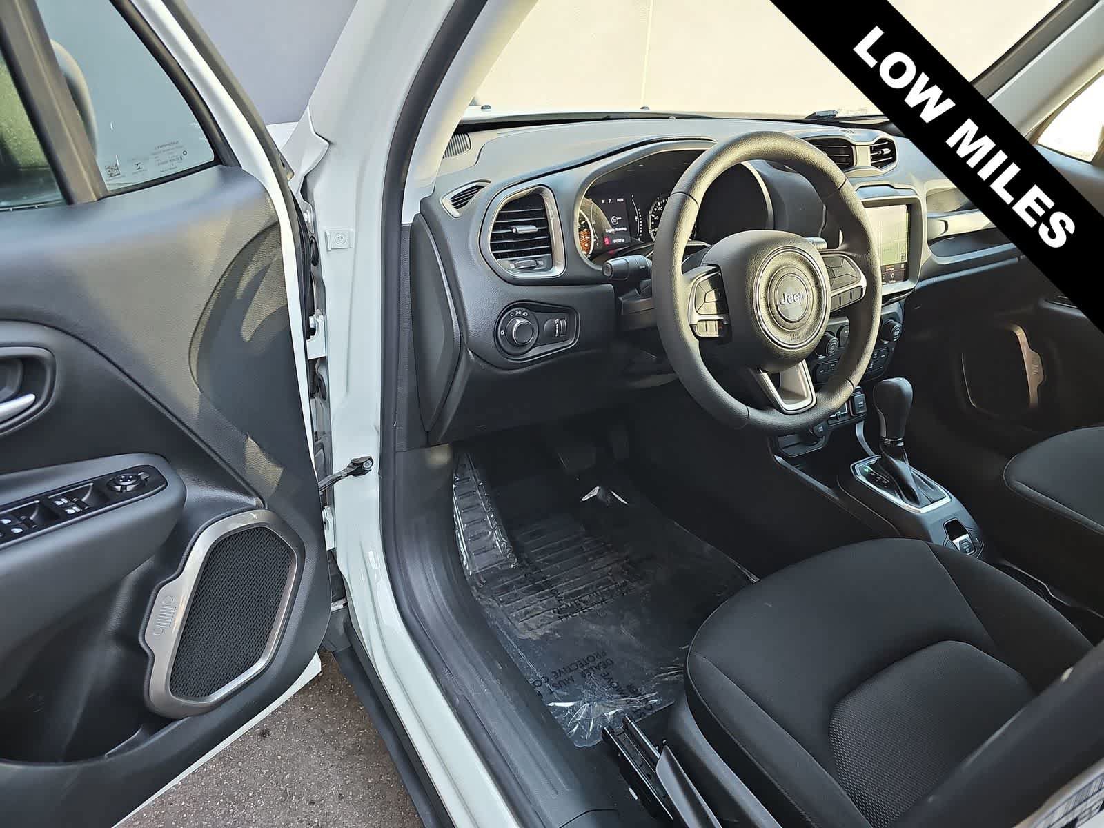 Used 2023 Jeep Renegade Latitude AWD/4WD image 10