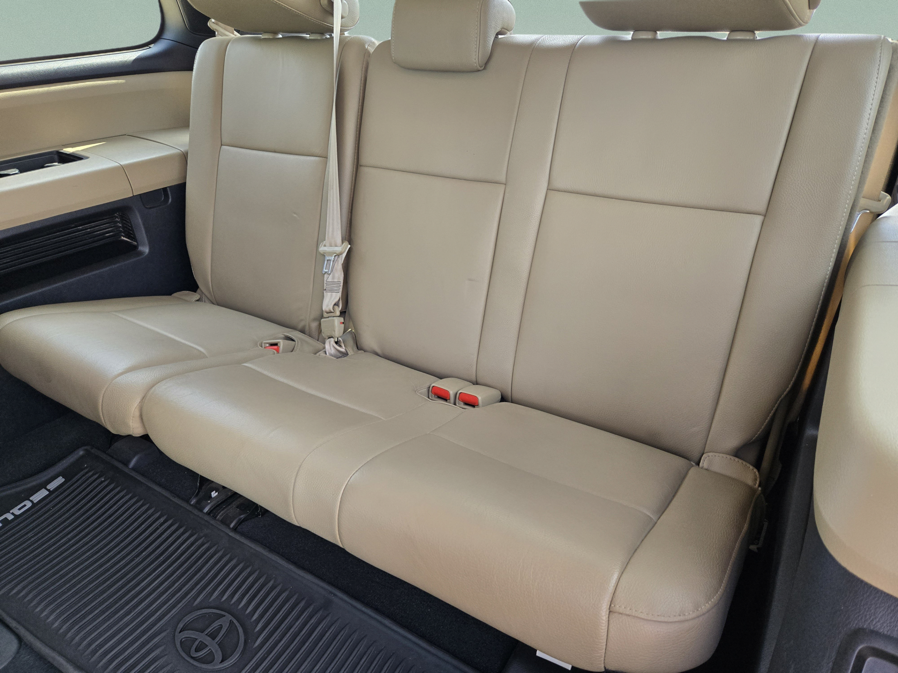 Used 2020 Toyota Sequoia Limited w/ Safety & Convenience Package AWD/4WD image 31