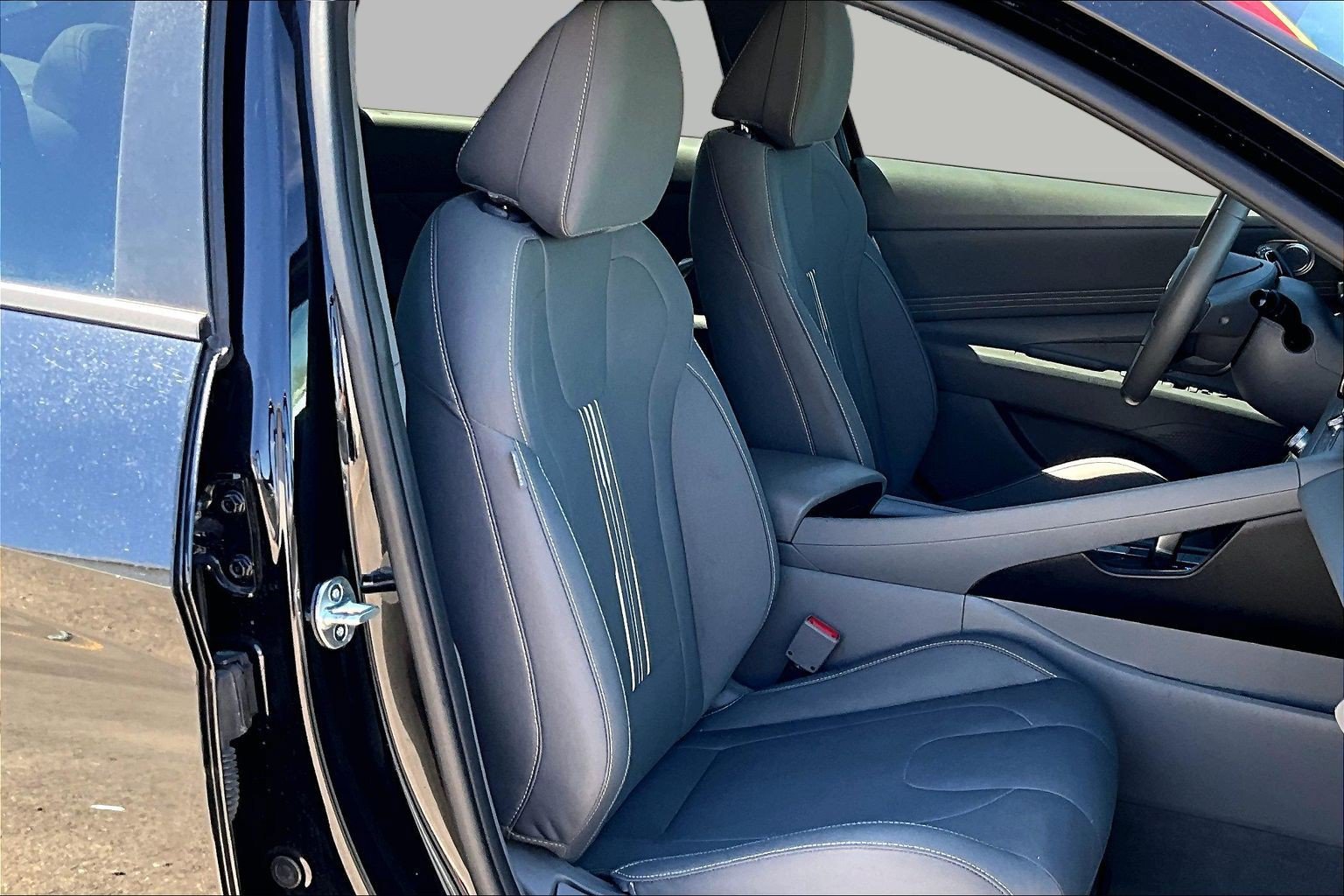 Used 2023 Hyundai Elantra SEL w/ Convenience Package FWD image 7