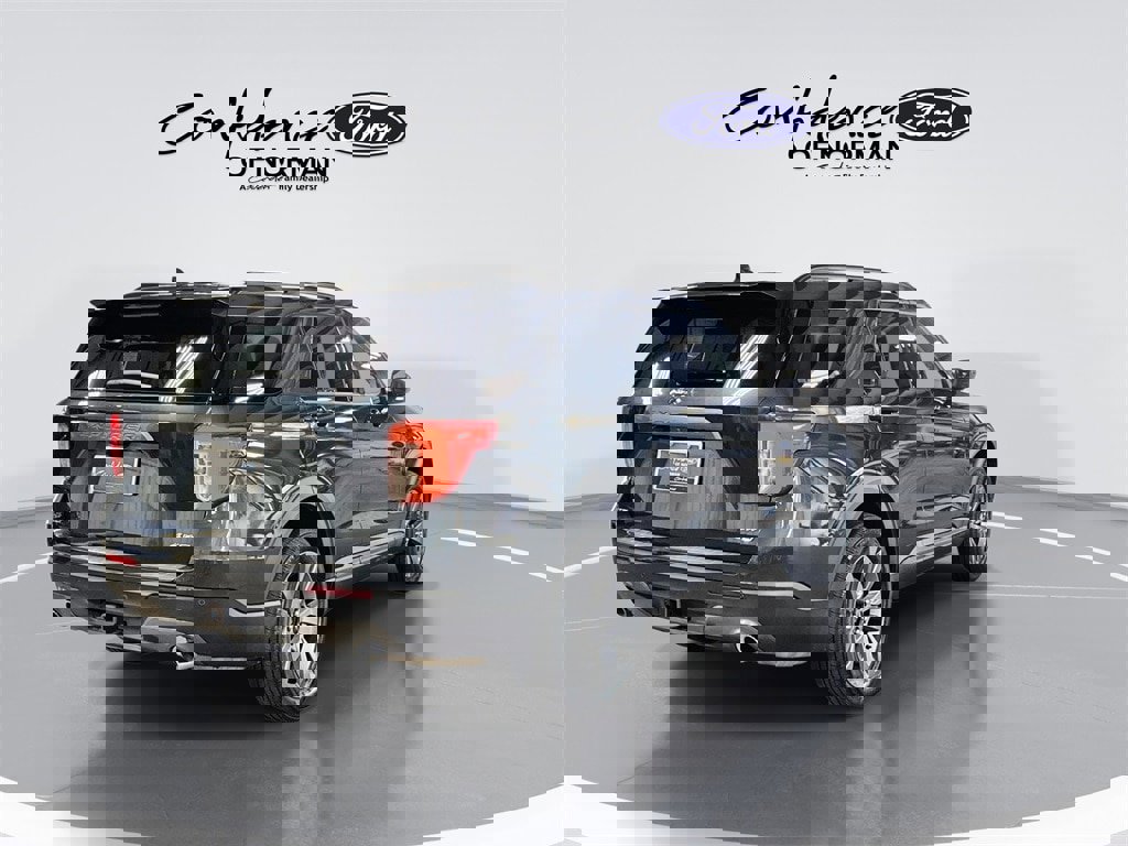 Used 2022 Ford Explorer XLT w/ Equipment Group 202A image 8