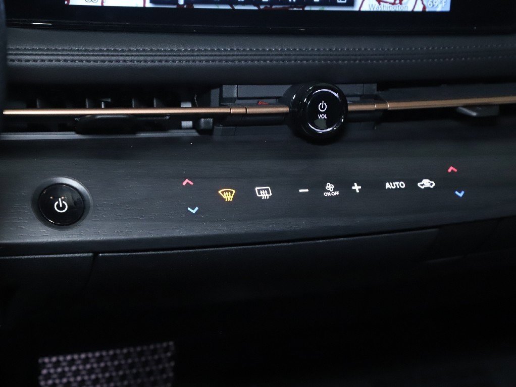 Used 2023 Nissan Ariya FWD image 25