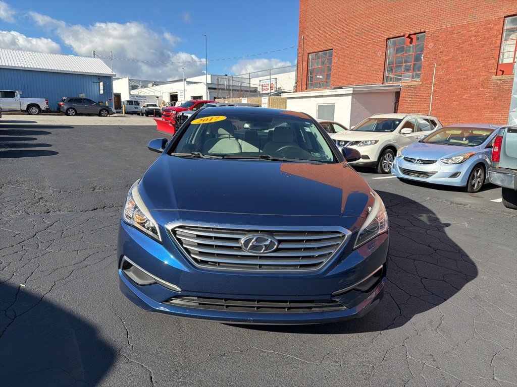 Used 2017 Hyundai Sonata SE image 2