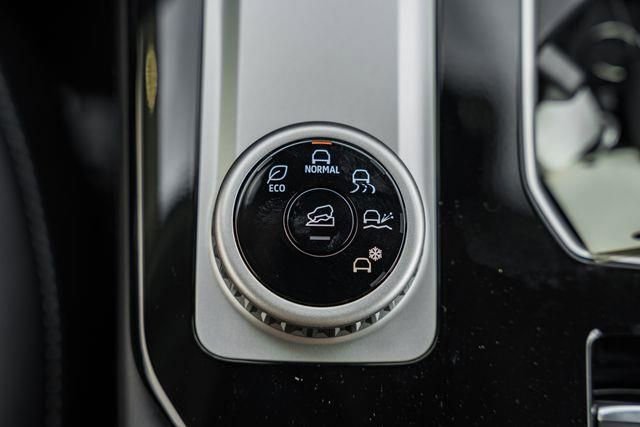 New 2025 Mitsubishi Outlander SE image 26