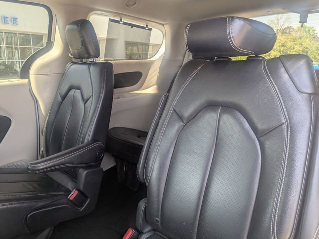Used 2022 Chrysler Pacifica Touring-L image 24