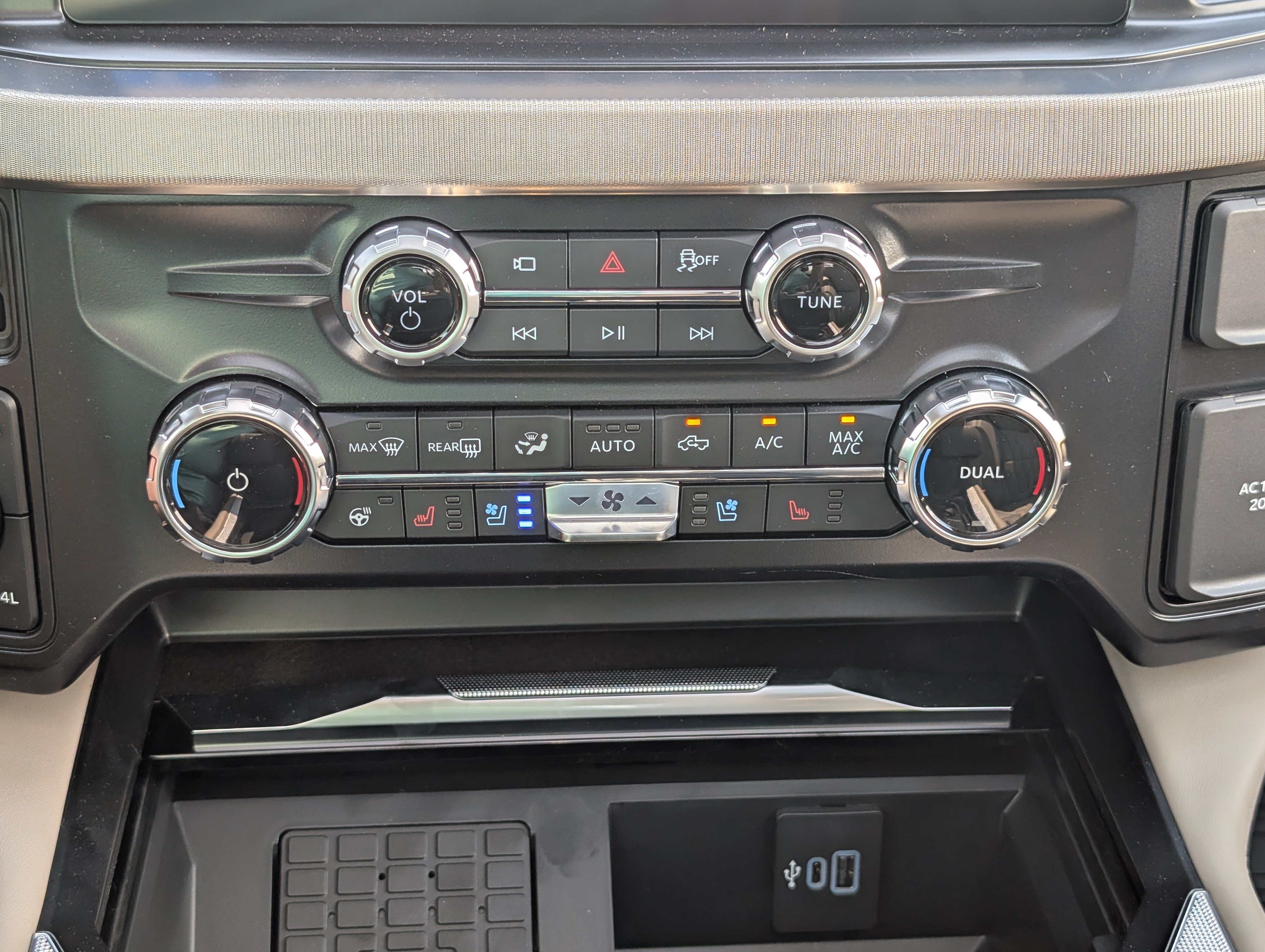 New 2026 Ford F250 Platinum w/ Platinum Plus Package AWD/4WD image 24