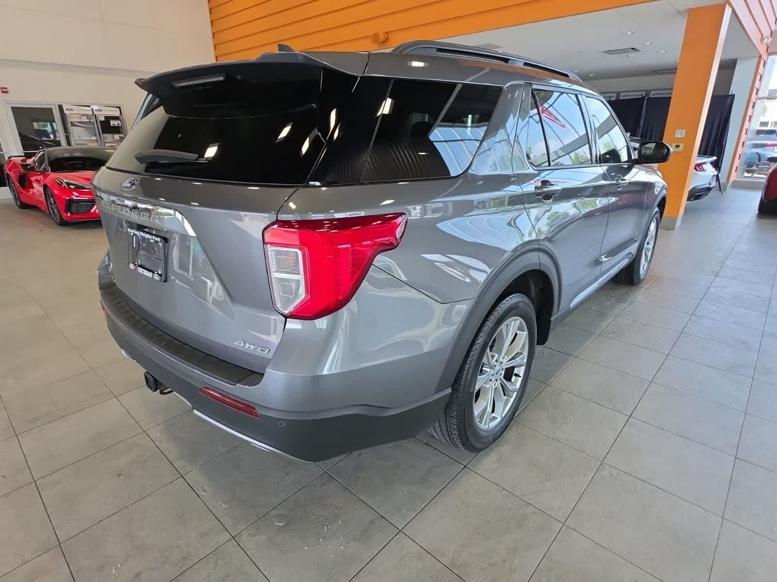 Used 2023 Ford Explorer XLT w/ Equipment Group 202A AWD/4WD image 8