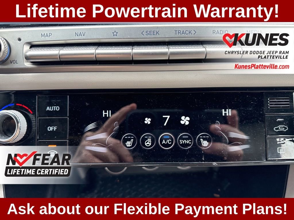 Used 2025 Genesis G70 2.5T image 21