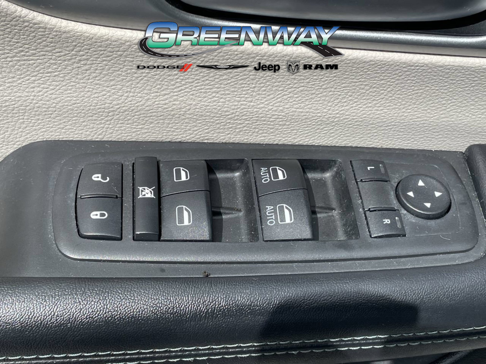 Used 2017 Chrysler Pacifica Platinum FWD image 20