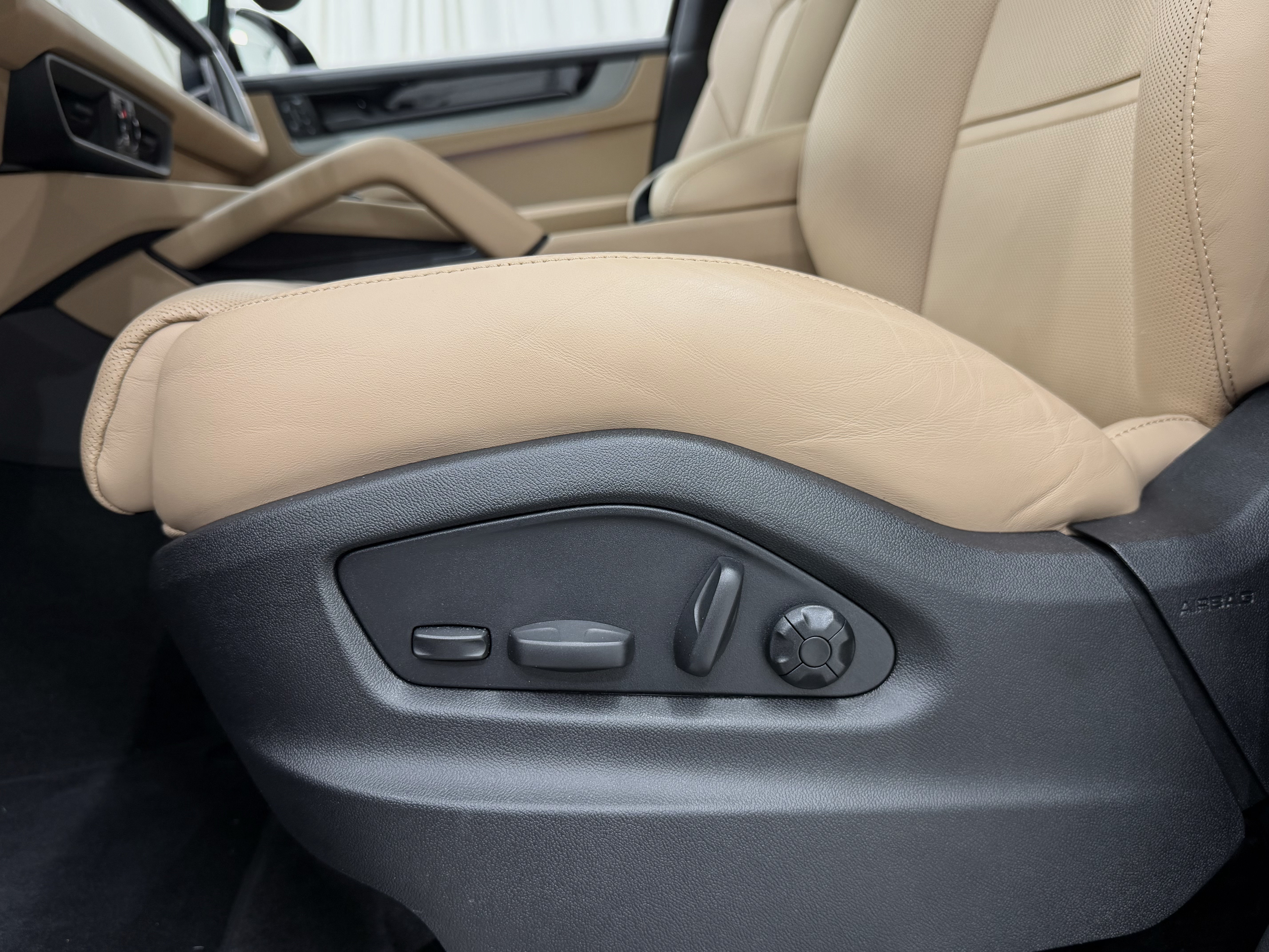 Certified 2026 Porsche Cayenne S AWD/4WD image 34