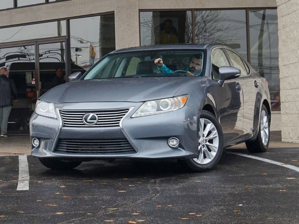 Used 2014 Lexus ES 300h w/ Luxury Package w/Bamboo Trim image 11