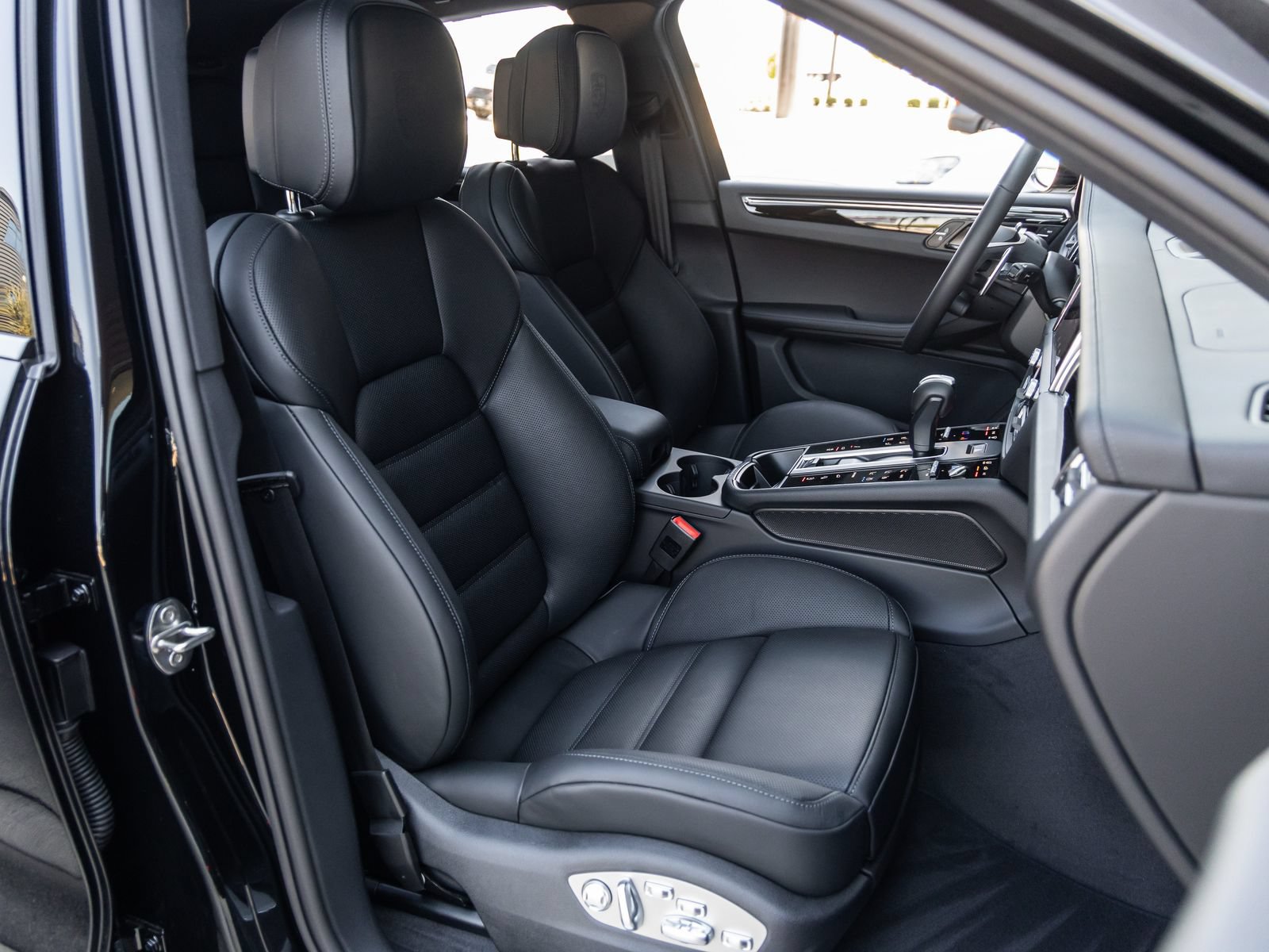 Certified 2026 Porsche Macan S AWD/4WD image 43