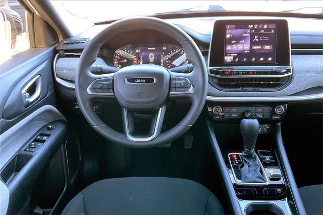 Certified 2025 Jeep Compass Sport image 5