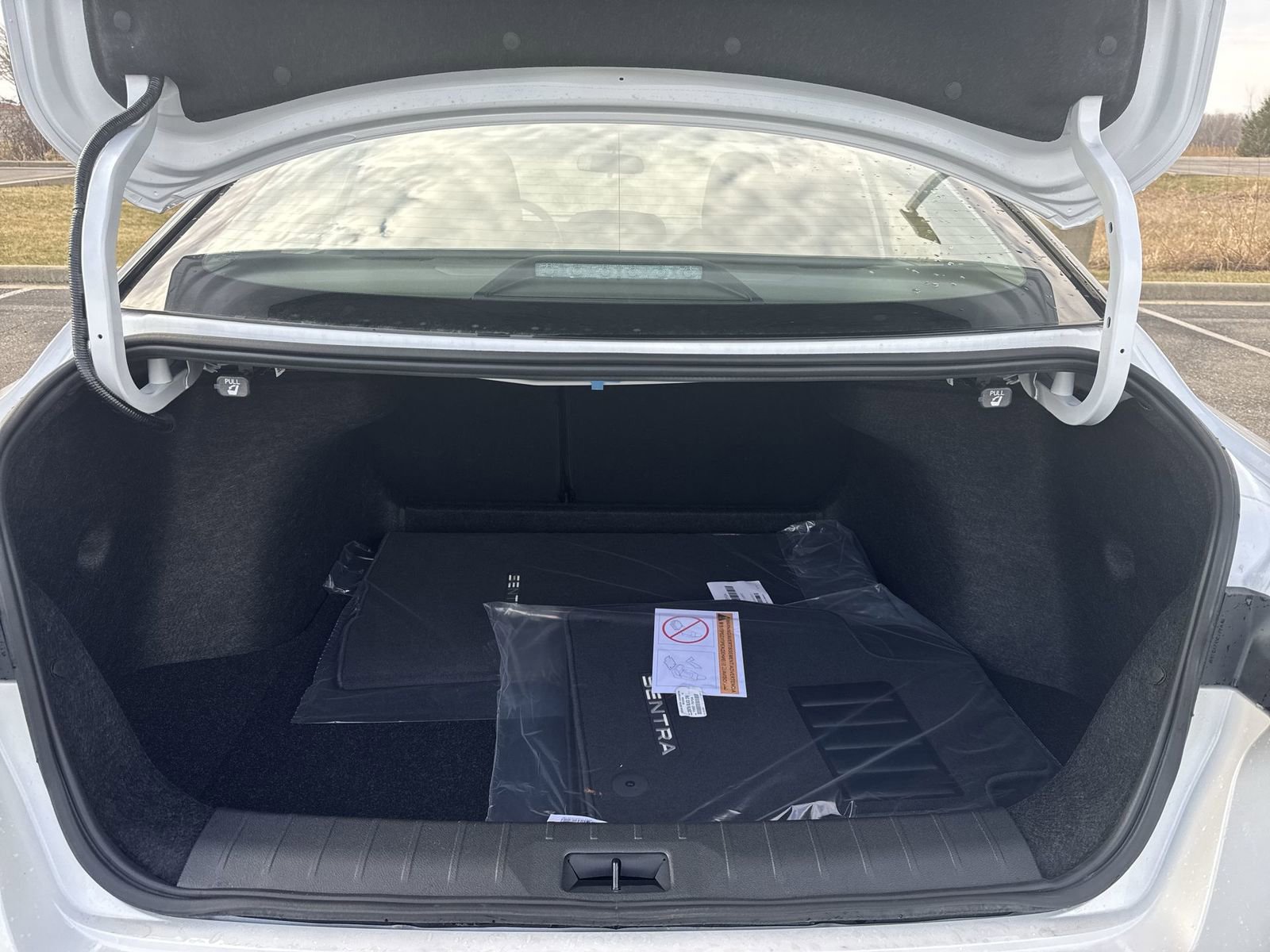 New 2026 Nissan Sentra SR w/ Floor Mat Package image 32