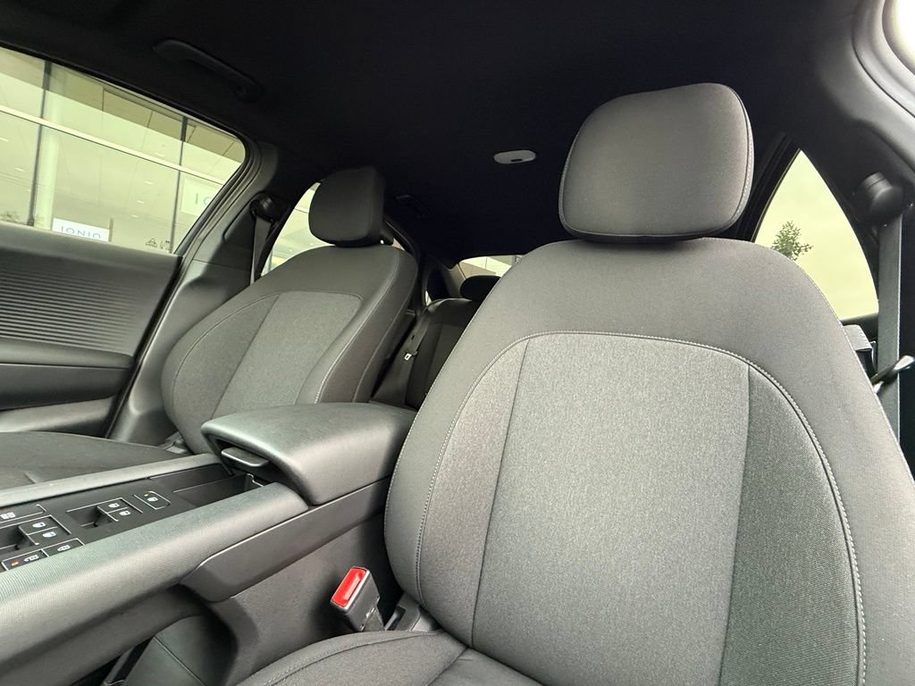 Certified 2025 Hyundai Ioniq 6 SE RWD image 13