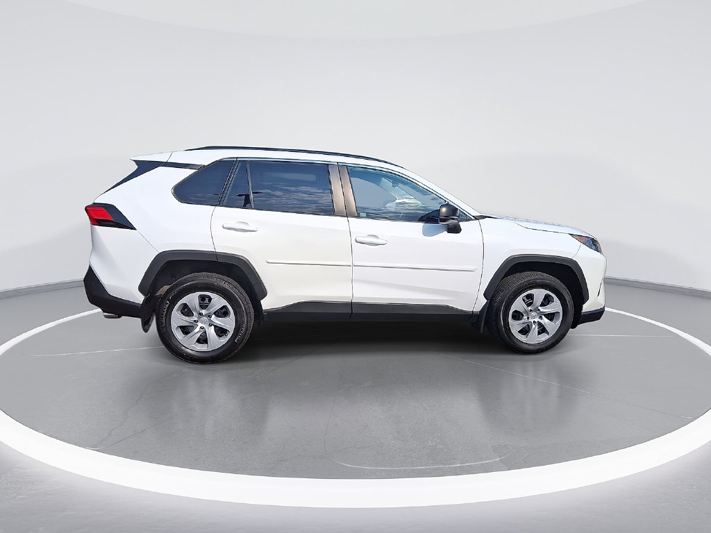 Used 2021 Toyota RAV4 LE AWD/4WD image 11